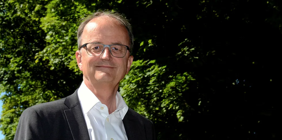 Konsernsjef i Lyse, Eimund Nygaard, har håp om bedre tider og høyere kraftpris. – Jeg velger å ha is i magen, så får vi se til høsten hvordan vi ligger an, sier han.