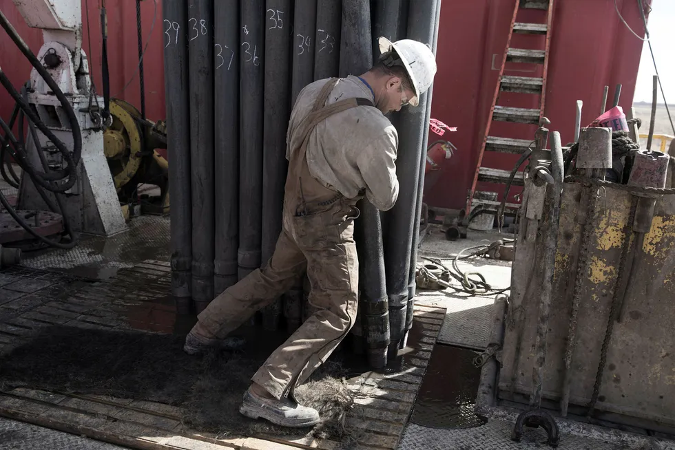 Det bores som aldri før i Permian-bassenget i Texas. Men det er store problemer med å få oljen ut av området. Det hjelper ikke på prisene i et stramt oljemarked. Foto: Jan Johannessen