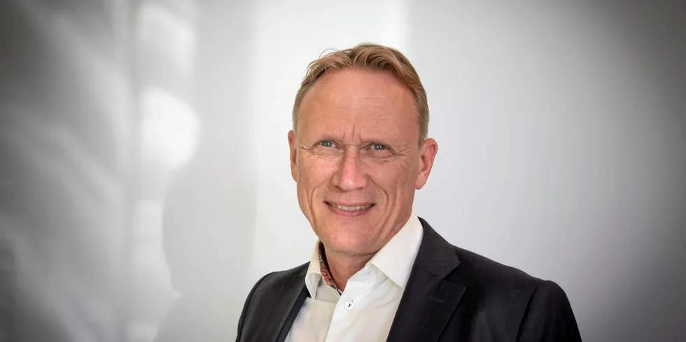 Store svingninger i strømprisen har påført Fjordkraft tap siste kvartal. Aksjekursen faller kraftig. Rolf Jørgen Barmen er daglig leder i Elmera.