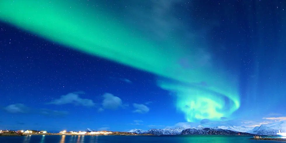 Solstormer kan gi vakre nordlys, men de kan også skape utfordringer for strømnettet hvis ladde partikler og magnetfelt fra sola slynges ut og treffer jorden. Det fører til geomagnetisk indusert strøm (GIC), og det kan påvirke anlegg knyttet til transmisjonsnettet.