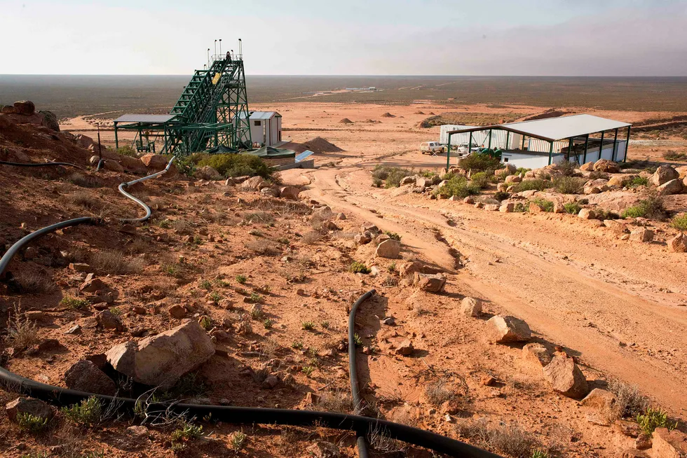 Geologiske ressurser er per definisjon ikke-fornybare og de er også begrensede, skriver artikkelforfatterne. Her fra Steenkampskraal-gruven i Sør-Afrika, som har et stort antall sjeldne mineraler.