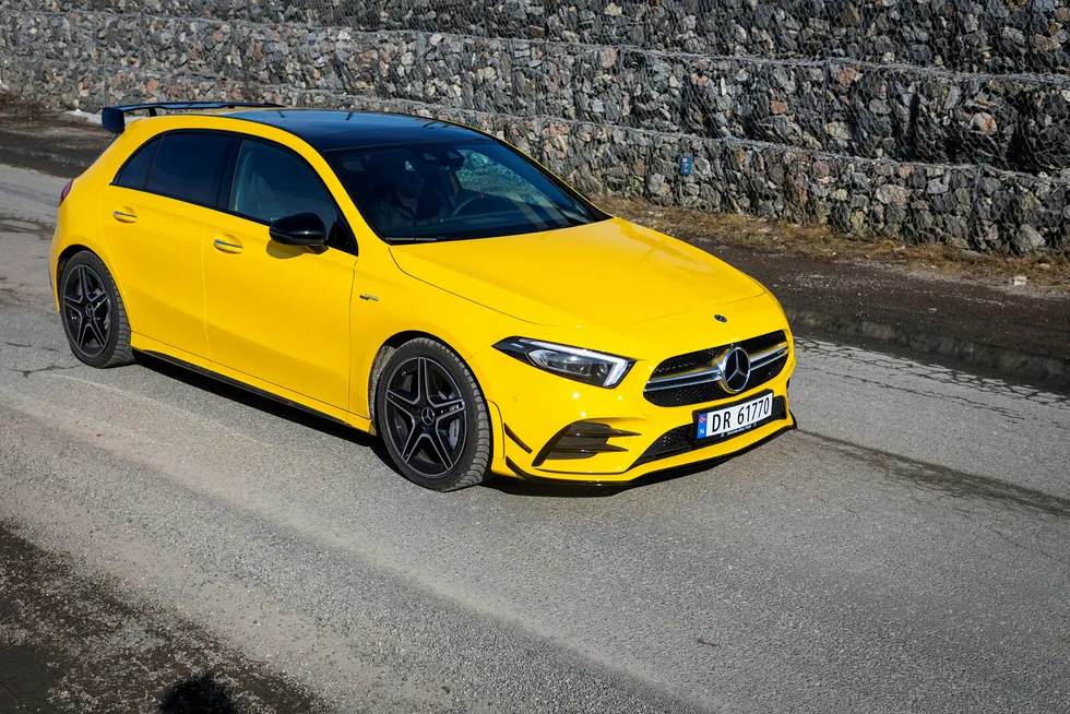 Mercedes-Benz AMG A 35 er fargerik på utsiden og fargerik å kjøre.