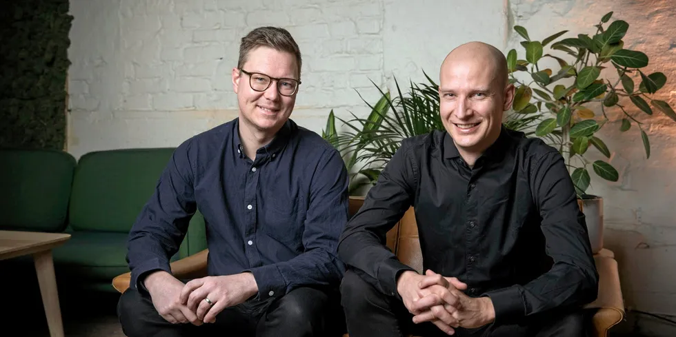 Daniel Lindèn (tv) og Edgeir Vårdal Aksnes etablerte Tibber i 2016. Satsingen har gått over all forventning og nå anslår Aksnes at selskapet vil nå en omsetning på to milliarder kroner i løpet av 2021.
