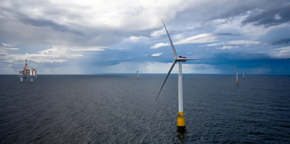 Equinor vurderer å bygge en stor flytende havvindpark utenfor Bergen med kabel til land. Vindparken vil kunne produsere godt over hele Bergens strømforbruk i fjor og frigjøre kraft i et presset strømnett.