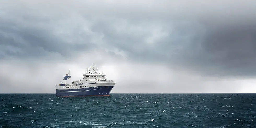 Enten har enkelte politikere ikke fått med seg at Høyesterett i plenumsdommen i Volstaddommen la til grunn tilbakefall av strukturgevinsten til fartøygruppene for at staten skulle bli frikjent for på brudd på Grunnloven med minste mulige margin, 9 – 8, eller så hever de seg over både Grunnloven og Høyesterett, skriver Audun Maråk.