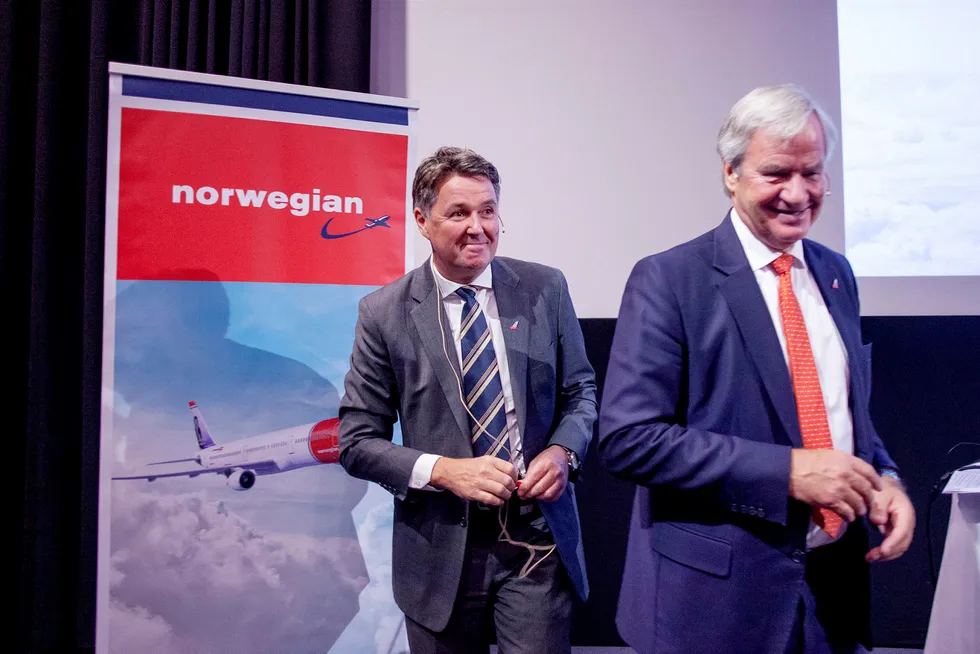 Noe av det siste Norwegian-gründer Bjørn Kjos (fra høyre) gjorde før han gikk av som toppsjef i fjor, var å gi noen utvalgte ledere klekkelig bonus tross milliardunderskudd. Blant annet til finansdirektør Geir Karlsen, som også må forsvare store honorarer til finansielle rådgivere.