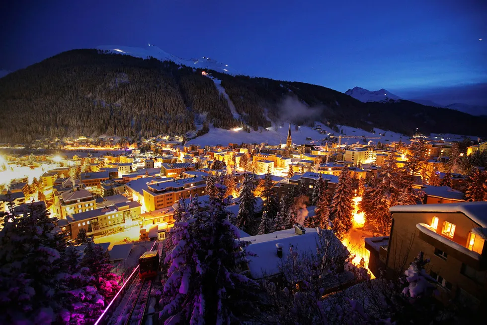 Temaet er «Creating a Shared Future in a Fractured World», altså et slag for samarbeid i en oppfliset verden. Utgangspunktet er et litt annet enn da de møttes sist. Her fra i Davos, Sveits. Foto: Matthew Lloyd/Bloomberg