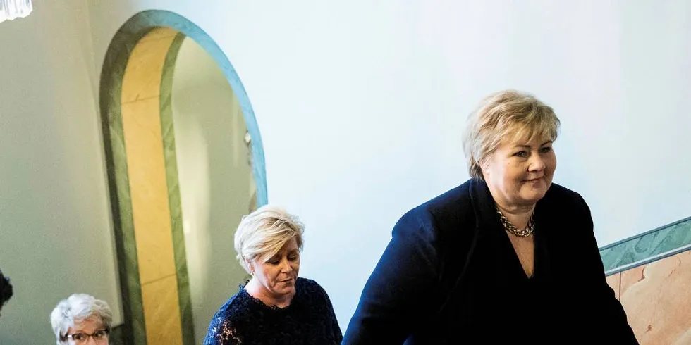 41 KLIMAMILLIARDER: Regjeringsvenninnene, kulturminister Trine Skei Grande (V), finansminister Siv Jensen (Frp) og statsminister Erna Solberg (H) foreslår 41 milliarder kroner til klimatiltak i forslag til statsbudsjett for 2019, ifølge Klima- og miljødepartementets beregninger.Foto: Per Thrana