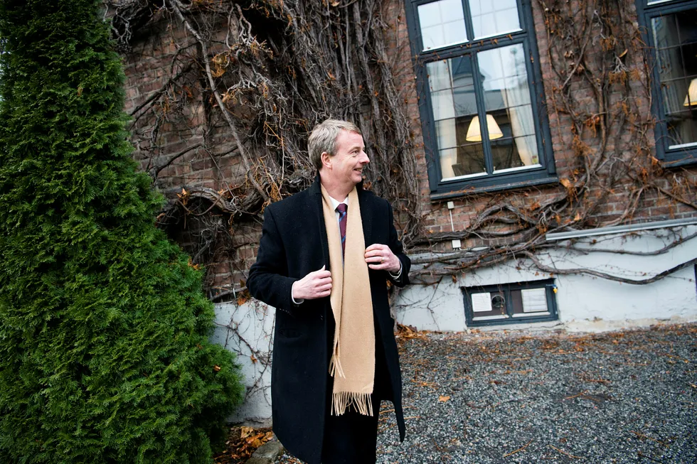 Olje- og energiminister Terje Søviknes (Frp) mener det er naturlig at feltandeler skifter eiere etter oljeprissjokket. Foto: Elin Høyland