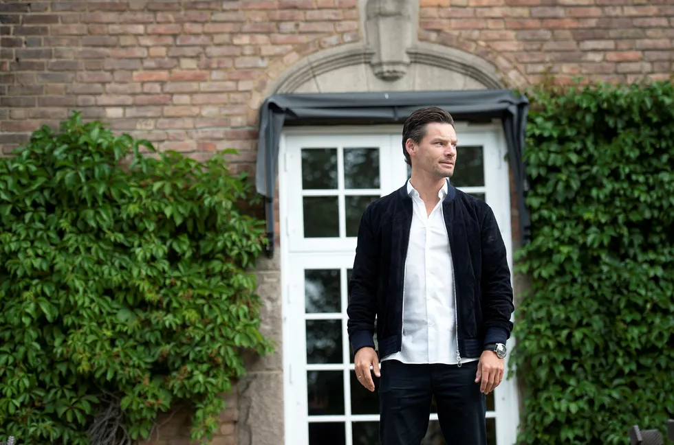Styreleder Anders Buchardt i AB Invest forklarer at fjorårets underskudd skyldes en bokføringsmanøver, men understreker at utleie av hotellene går bra. Foto: Elin Høyland