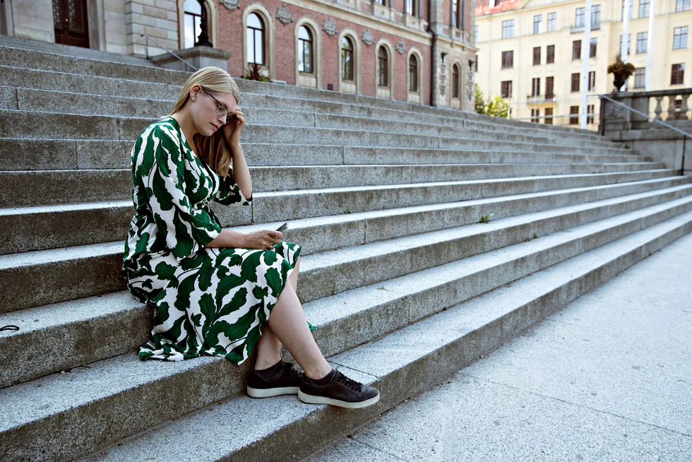 Marianne Rødvei Aagaard har sendt søksmålsvarsel til SAS i Sverige hvor hun bor. Hun vil ha flybillettpengene refundert – med forsinkelsesrenter.
