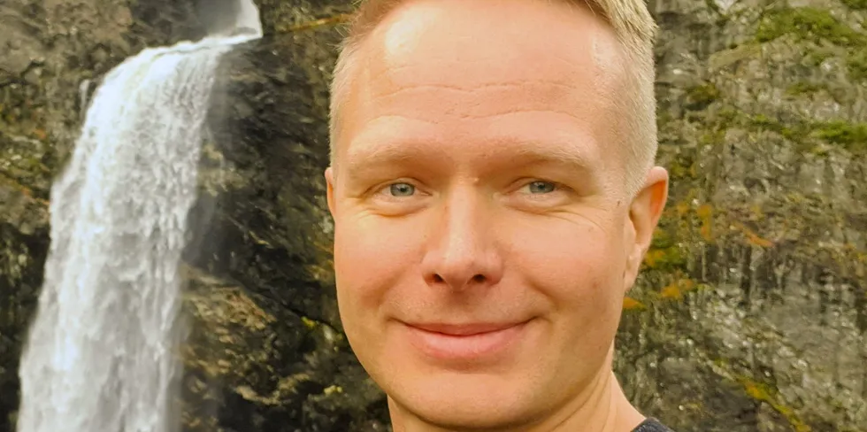 Siden Geir Helge Schmidt startet sin arbeidskarriere for rundt 20 år siden har han kun hatt to arbeidsgivere. Nå har han startet hos sin tredje.