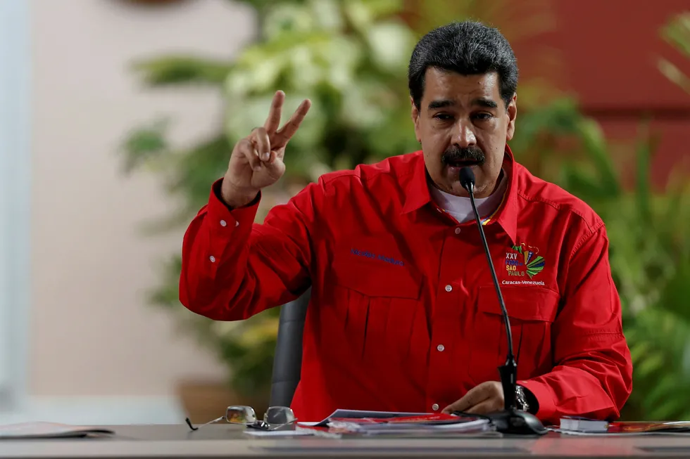 Venezuelas president Nicolás Maduro har bestemt at landet trekker seg fra forhandlinger i protest mot USA.