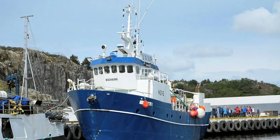 DRIVER I DET SMÅ: «Bogasund» i Porsvika fiskerihavn i Sund kommune på Sotra, eid av Jarle Glesnes.Foto: Nils Torsvik