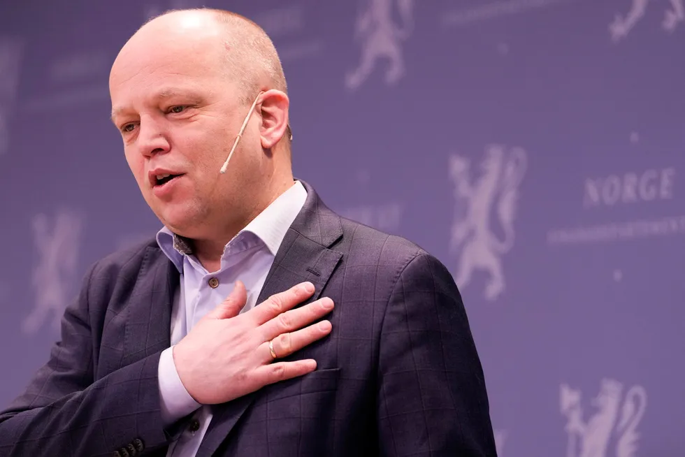 Finansminister Trygve Slagsvold Vedum (Sp) tror norske husholdninger har lysere tider i vente.