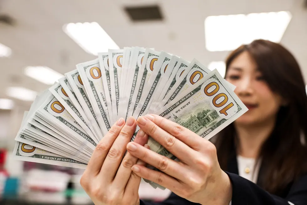 Det har vært spekulasjoner om at Taiwan lot valutaen styrke seg – enten med sentralbankens stilltiende aksept eller etter press fra USA i bytte mot handelsfordeler i de pågående forhandlingene.