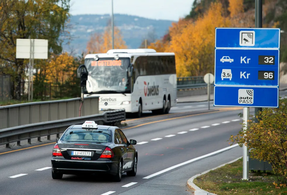 Flere hvert år – og snart 40 nye i Rogaland. Her en bomstasjon fra Oslo-området. I hovedstaden var i fjor vel ti prosent av passeringene med avgiftsfri elbil. Foto: Per Ståle Bugjerde
