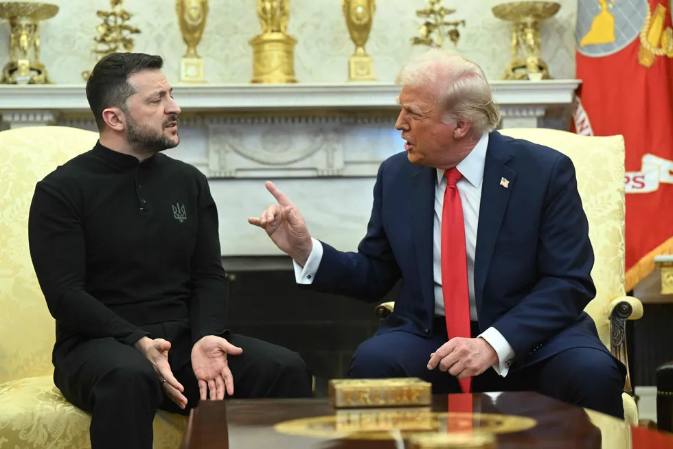 USAs president Donald Trump and Ukrainas president Volodymyr Zelenskyj i det ovale kontor fredag. Et møte som endte i krangel og utskjelling for åpen scene.