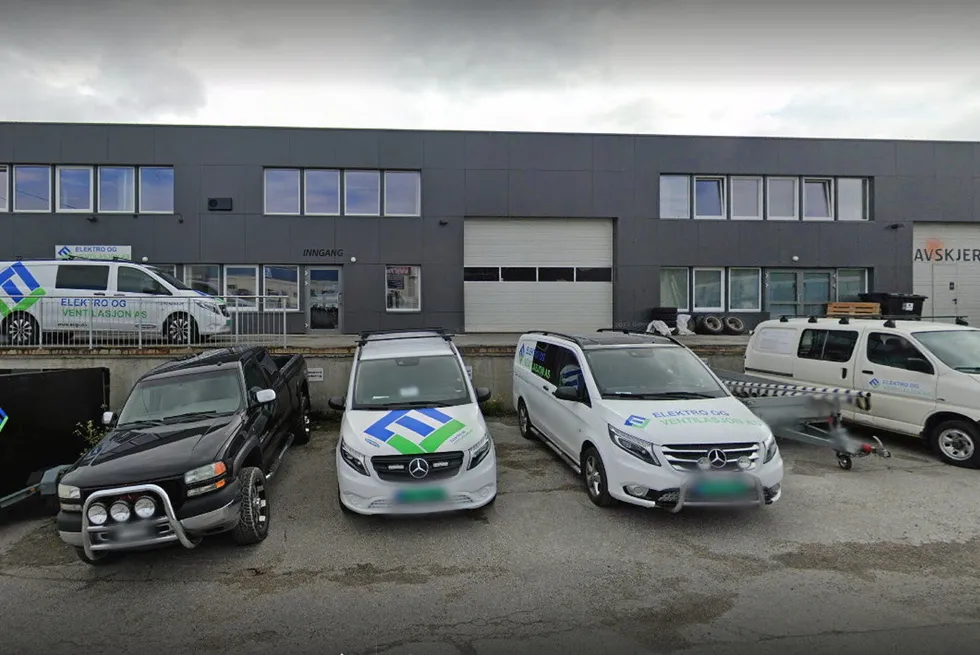 De lokale eierne i Elektro og Ventilasjon AS blir med videre gjennom 30 prosent eierandel.