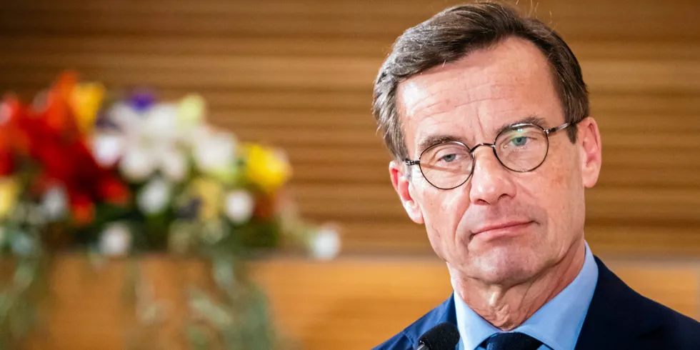 Sveriges statsminster Ulf Kristersson og klima- og miljøminister Romina Pourmokhtari vil legge frem forslag om å endre miljøloven i Sverige. Det skal muliggjøre bygging av flere nye kjernekraft-reaktorer.