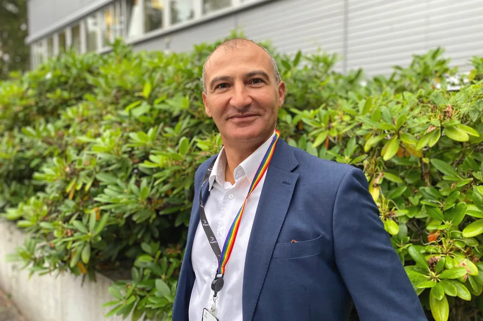 Nenad Keseric er nyansatt i Hydro Rein. Her er han avbildet utenfor selskapets kontor på Vækerø i Oslo.