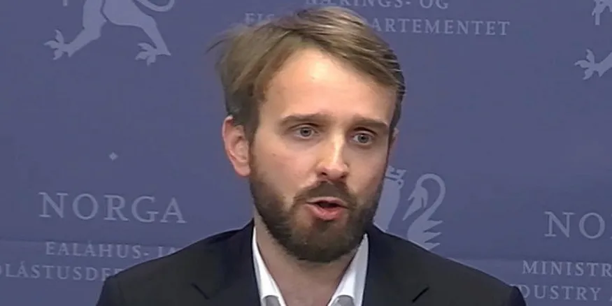 – Vær så snill å være med i denne dugnaden, sier næringsminister Jan Christian Vestre på en pressekonferanse i dag.