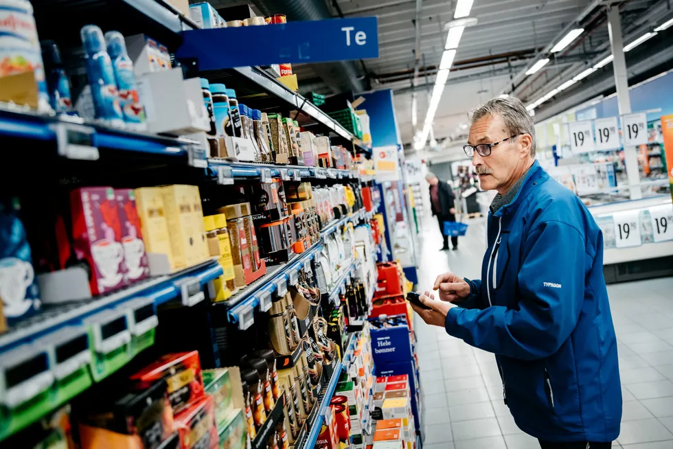 I en årrekke har dagligvarekjedene sendt prisspioner inn i konkurrentenes butikker. Her er Coops Trond Syversen i Rema 1000 på Haugenstua for noen år siden.