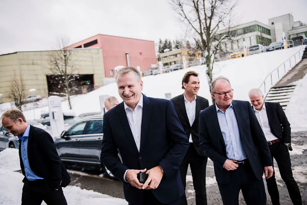 2016 ble et rekordår for Møllergruppen. F.v.: Harald Frigstad, direktør i Møller Bil, Terje Male, konsernsjef Møllergruppen, Erik Sønsterud, finansdirektør Møllergruppen og Pål Syversen, tidligere konsernsjef. Foto: Fartein Rudjord