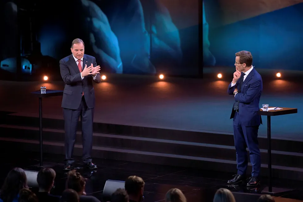 Under en partilederdebatt denne uken forlangte Ulf Kristersson (til høyre), lederen for opposisjonspartiet Moderaterna, oppløsning av Riksdagen og nyvalg. Til venstre, statsminister Stefan Löfven.