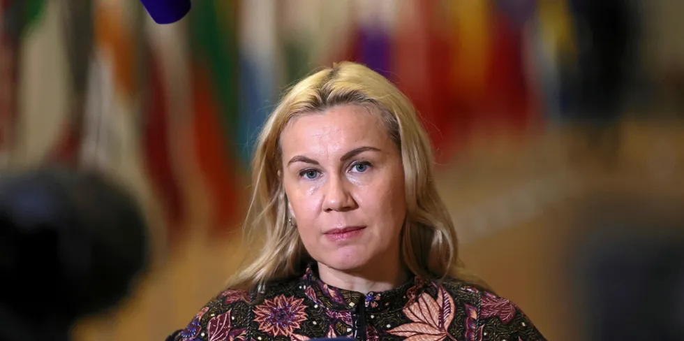 Energikommisssær Kadri Simson påpeker at beslutninger i energiministermøtet ikke krever enstemmighet.