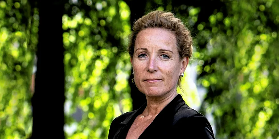 Cecilie Bjelland i Samfunnsbedriftene Energi ber regjeringen om å komme på banen med de siste avklaringene rundt funksjonelt skille. – At regjeringen har tillatt at denne prosessen har trukket ut så lenge, er både merkelig og uheldig, sier hun.