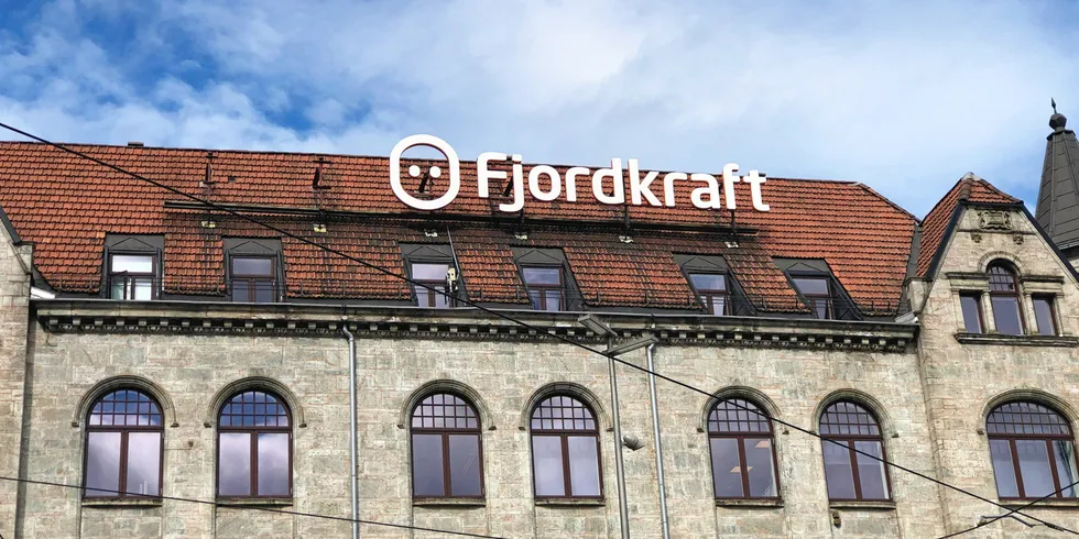 Ferieavvikling er en av årsakene til at utbetalingene til Fjordkraftkunder er forsinket.