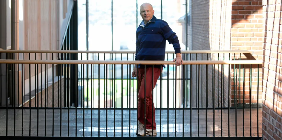 Jussprofessor Johan Giertsen har en gladmelding til mange strømkunder – og en tilsvarende dårlig beskjed til strømselskaper. Kunder som nå angrer på strømavtalen de har inngått de siste 12 månedene, kan få pengene tilbake hvis strømselskapet ikke har informert korrekt om angreretten. – Kravet om tilbakebetaling oppstår hvis kraftleverandøren ikke har informert om angrerettloven og forbrukeren angrer. Leverandøren må da betale tilbake, forklarer Giertsen.