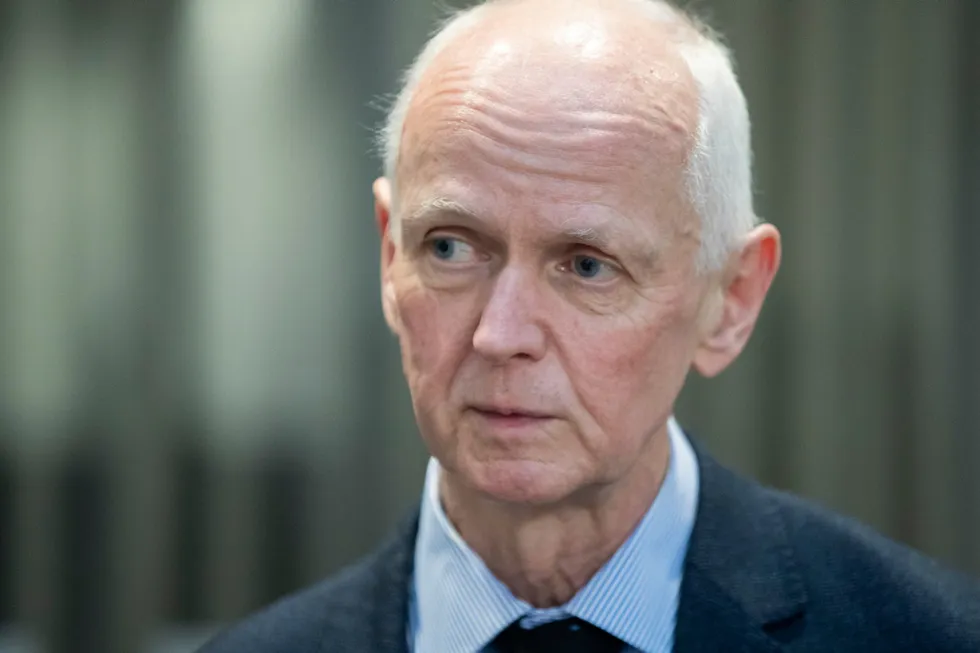 Mens mange land fortsetter å bruke AstraZeneca-vaksinen, har Folkehelseinstituttet anbefalt å skrote den. Avhengig av omstendighetene, kan begge deler være rasjonelle valg dersom målet er å spare flest mulig liv.
