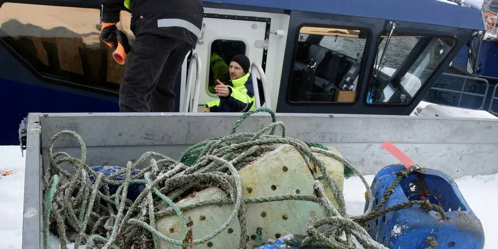 SØPPEL: Hjemmelagde teiner og tau hentet av Fiskeridirektoratet på Austnesfjorden.Foto: Frank Einar Iversen