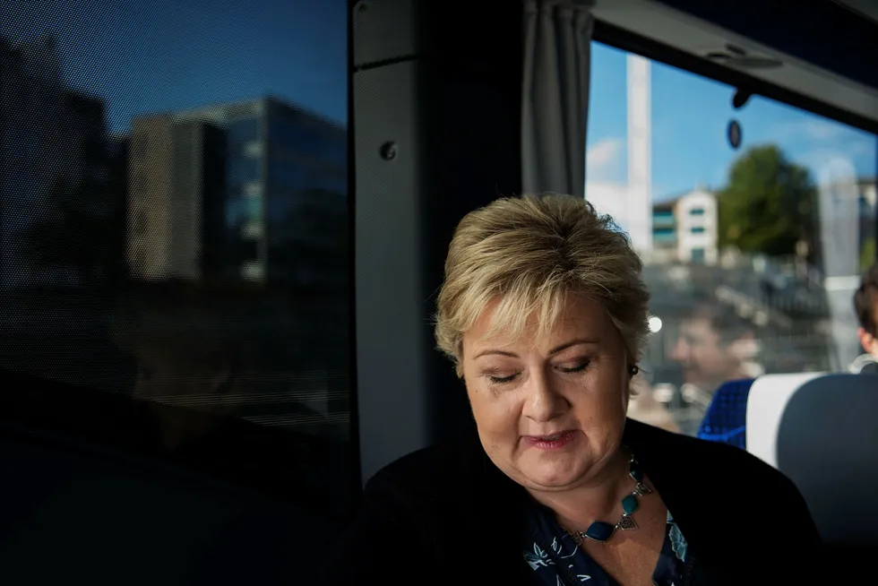 Statsminister Erna Solberg (H) går i rette med Frps stortingsrepresentant Tor André Johnsen. Foto: Marie von Krogh