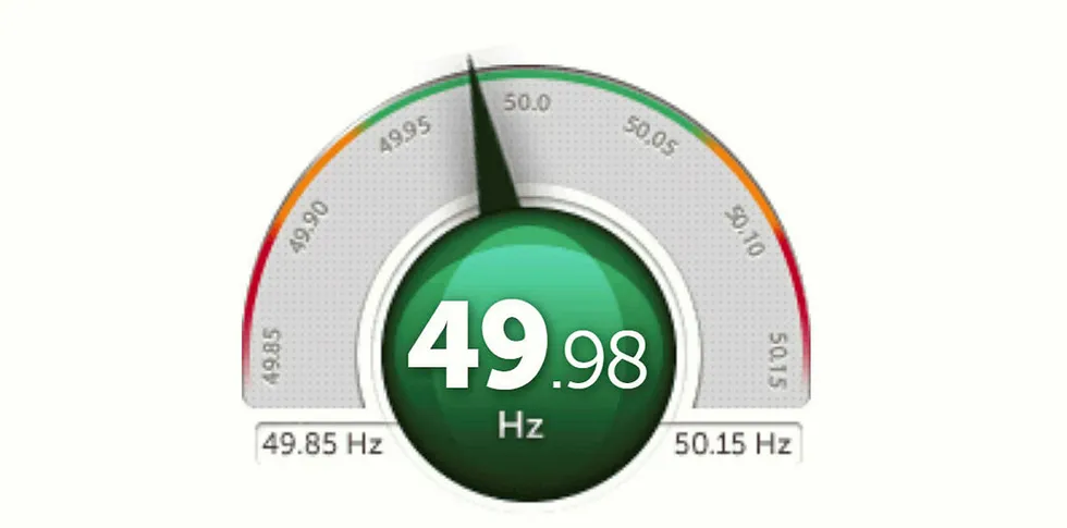 Her er frekvensen innenfor normalintervallet, men i 13.000 minutter i 2019 var frekvensen enten under 49,9 eller over 50,1 Hz.