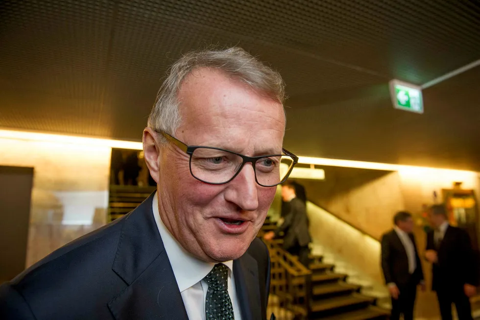 Konsernsjef i DNB, Rune Bjerke skal kutte enda mer. Her på vei inn til festmiddag på Grand etter sentralbanksjefens årstale denne uken. Foto: Gorm K. Gaare