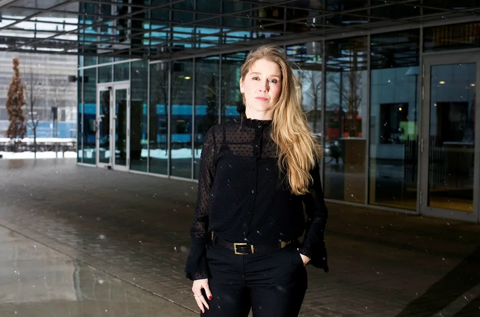 Korreksjonen i aksjemarkedet har fått aksjer til å bli relativt attraktive, mener porteføljeforvalter Anette Hjertø i DNB Asset Management. Her fotografert utenfor DNBs hovedkontor i Bjørvika, Oslo.