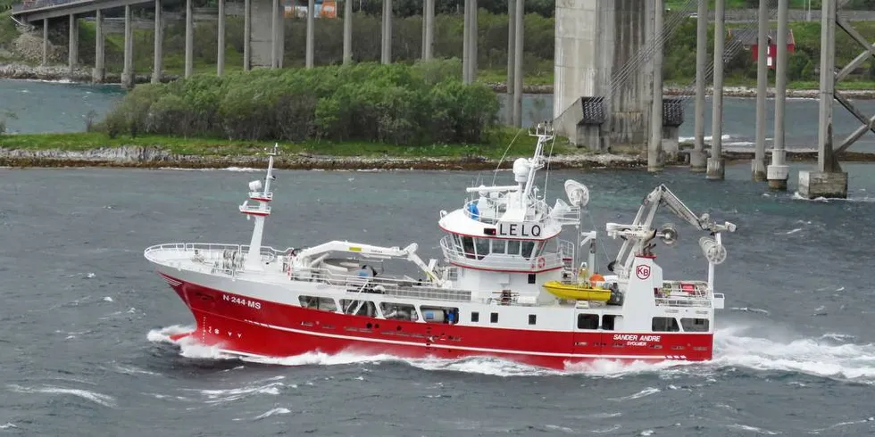 FORTSATT TORSK: Om bord på «Sander Andre» har de valgt å følge oppfordringen om å «strekke» torskesesongen. For tida betyr det svært lange seilinger til og fra fiskefeltene, men Råfisklaget bekrefter at lofotingene leverer fersk torsk av god kvalitet og størrelse til filetproduksjon.Foto: Jon Eirik Olsen