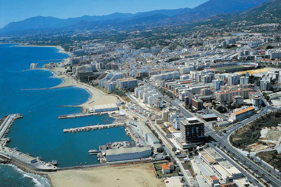 Om natten forvandles Marbella fra en spansk strandby til en pulserende partymetropol.