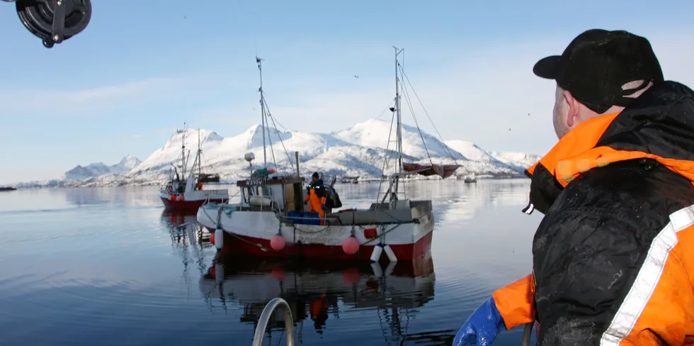Departementet strammer inn på eierskapsreglene i åpen gruppe fra og med neste år.