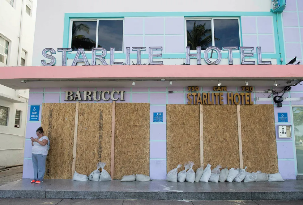 Innbyggerne i Miami og Miami Beach tar de forholdsreglene som er mulig før Irma ventes å treffe på søndag. Foto: Saul Loeb/AFP photo/NTB scanpix