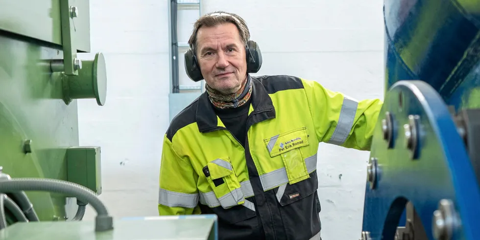 – Det ser ut til å mangle en fornuftig plan på hvordan strømstøtten skal kunne avvikles. Nå kommer det vedtak om videreføringer uten at man kan se en plan fremover, mener administrerende direktør Per-Erik Ramstad i Alta Kraftlag. Han er kritisk til at bransjen ikke har støttet Statnett-sjef Hilde Tonne.