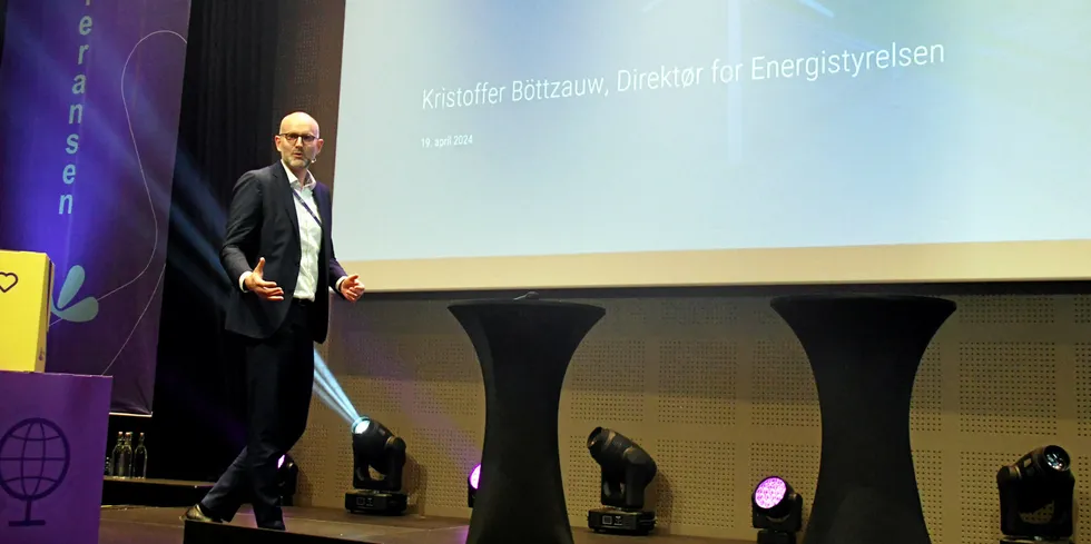 Kristoffer Böttzauw, generalsekretær for Energistyrelsen i Danmark, holdt innlegg på Fornybar Norge sin årskonferanse om hvordan danskene håndterer arealkonflikter innen vindkraft.