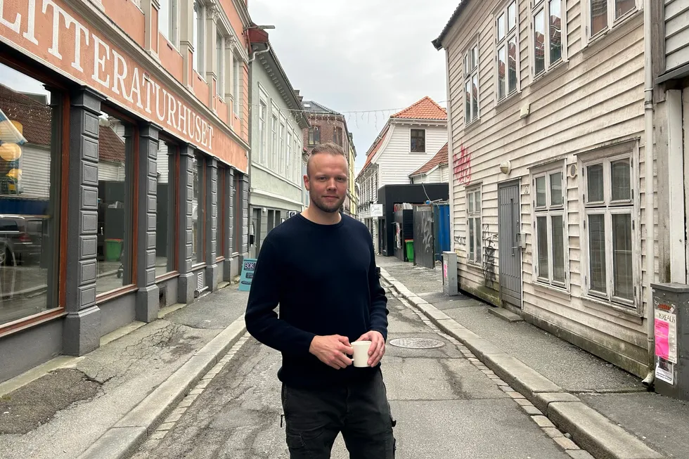 Sondre Eide, her på bilete teken i samband med lansering avVeterinærinstituttets fiskehelserapport på Litteraturhuset i Bergen i mars i fjor.