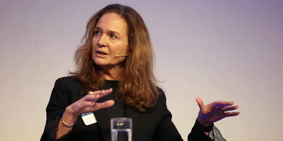Hilde Tonne har vært Statnett-sjef i tre år. Nå går hun av, så snart styret har funnet en midlertidig eller permanent erstatter. Tonne har seks måneders oppsigelsestid, og står i stillingen så lenge styret ønsker.