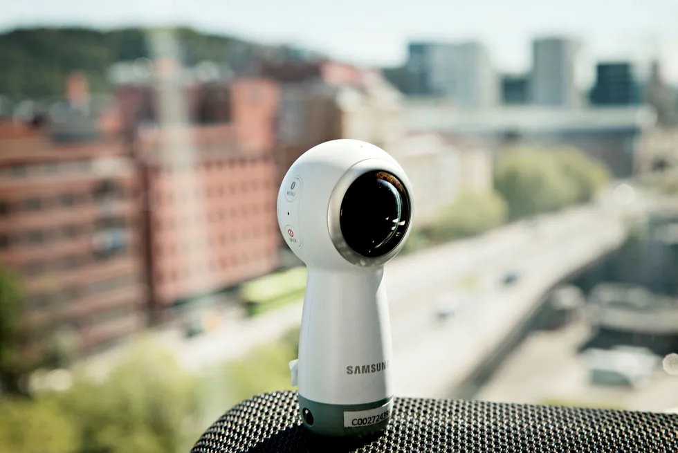 Nye Gear 360 er mindre og lettere enn forgjengeren og har et innebygget minihåndtak. Foto: Marte Christensen