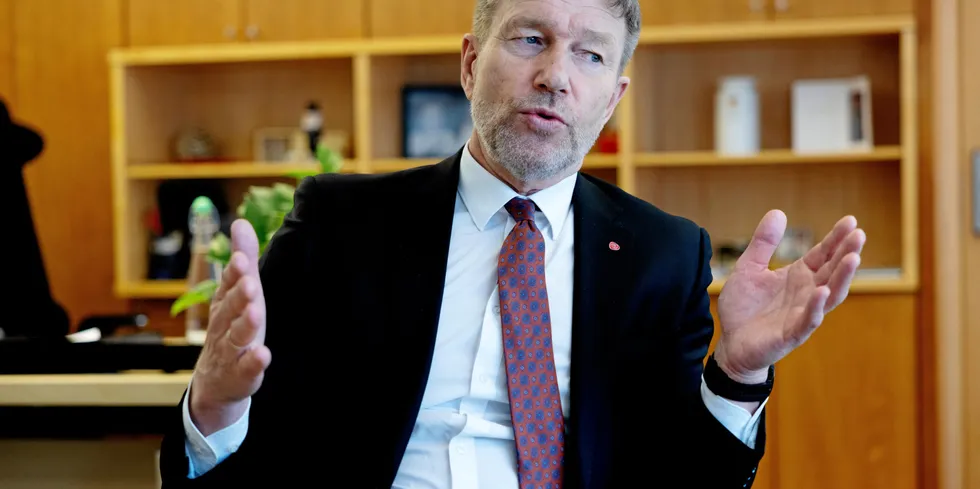Departementet har brukt to måneder på å vurdere forslaget vårt, og tiden og tålmodigheten er i ferd med å renne ut. Nå må OED og energiminister Terje Aasland bestemme seg, skriver artikkelforfatterne