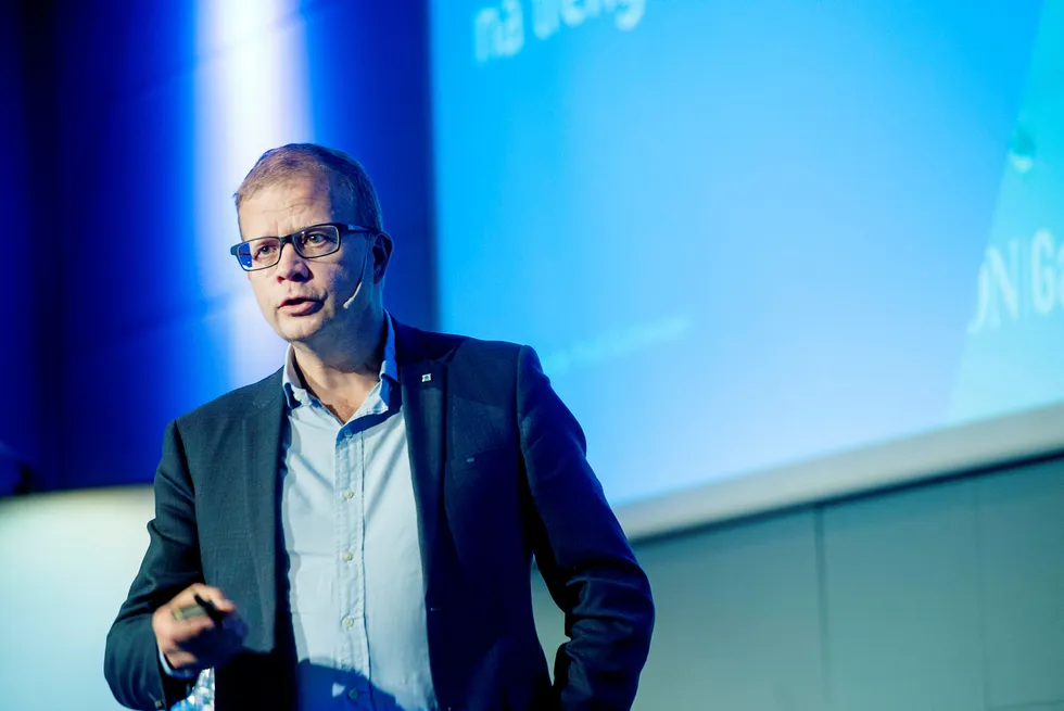 Oppsvinget er i gang, nå trenger vi jobbvekst, sa regiondirektør Roald Gulbrandsen i NHO Østfold på gasellekonferansen for Akershus og Østfold. Foto: Mikaela Berg